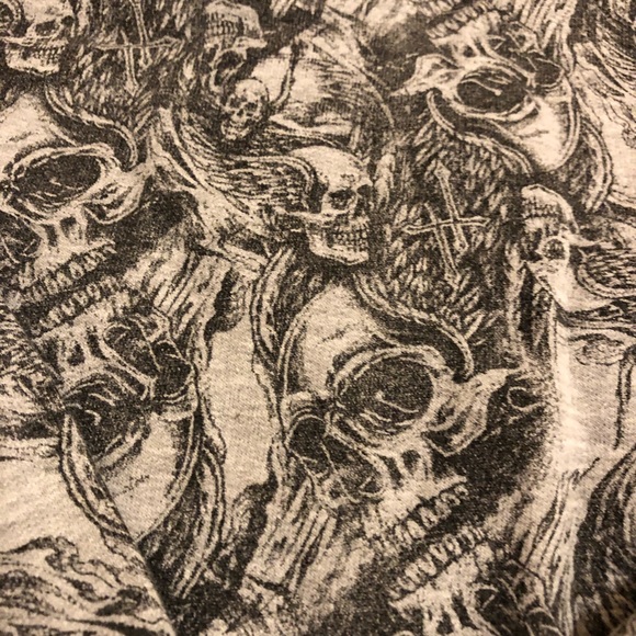 Black and Gray Skull Sweatshirt M - Picture 2 of 3